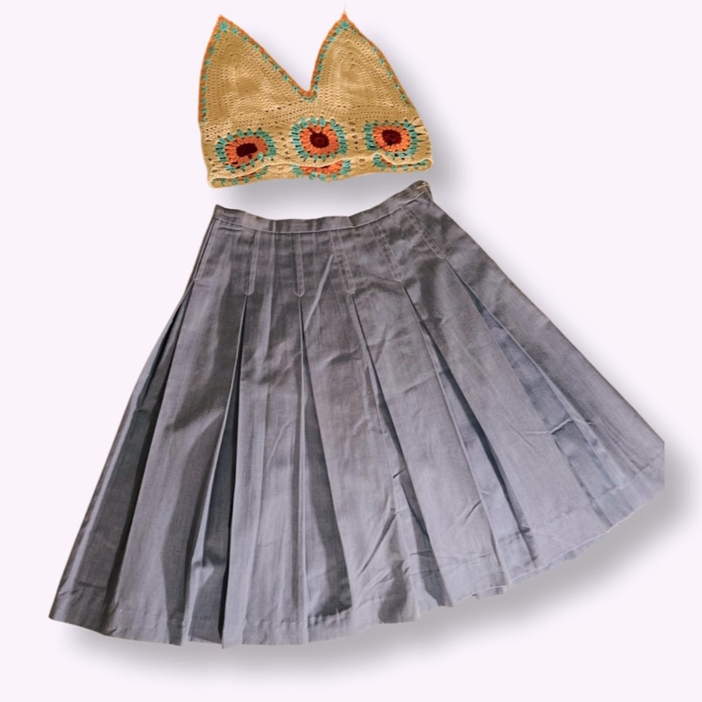 Blue 70’s pleated skirt!
